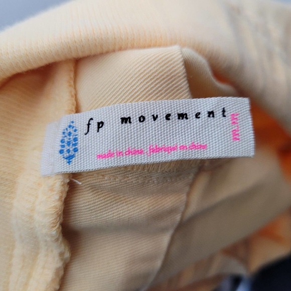 Free People Movement Athletic Shorts yellow Size Medium Running Walk Yoga pocket - Picture 6 of 6